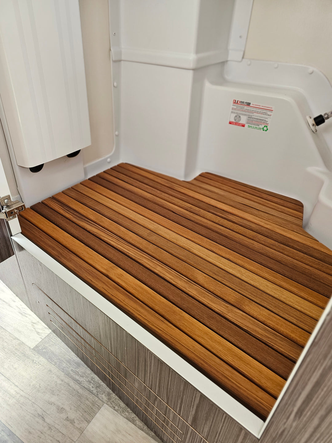 TAB 400 TEAK WET-BATH FLOOR INSERT